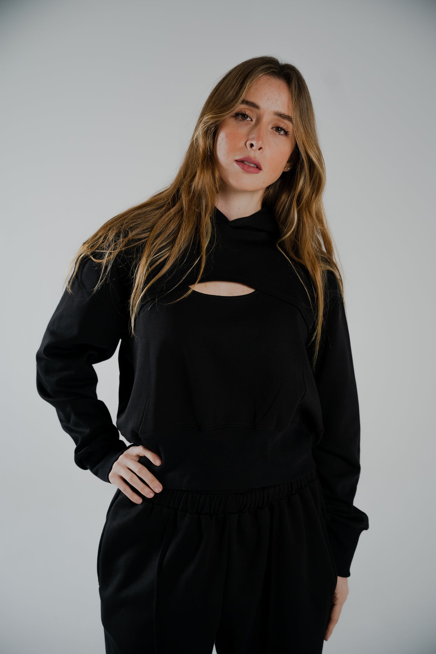 CROPPED BLACK HOODIE WITH FRONT KEYHOLE