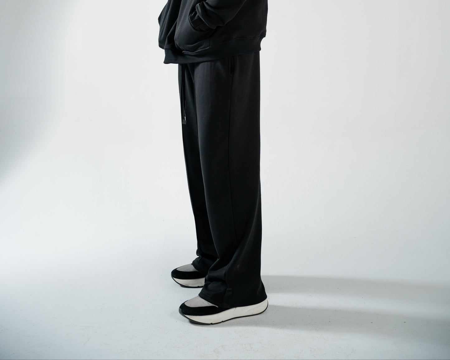 BLACK COTTON SWEATPANTS WITH FUR-LINED INTERIOR
