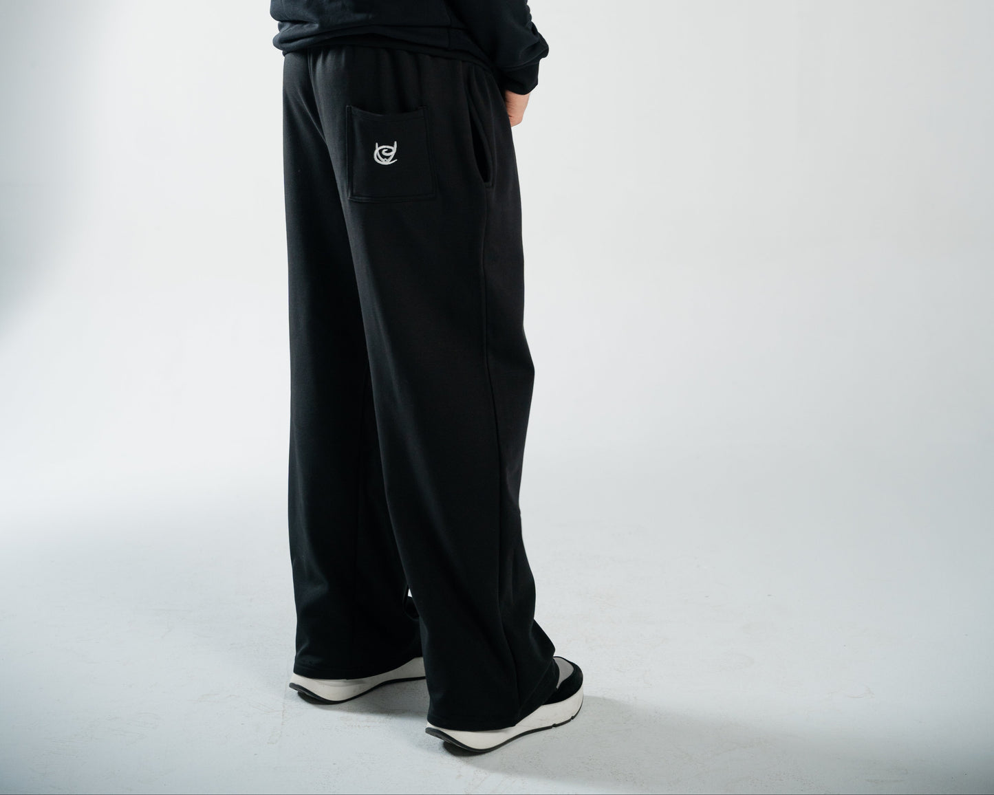 BLACK COTTON SWEATPANTS WITH FUR-LINED INTERIOR
