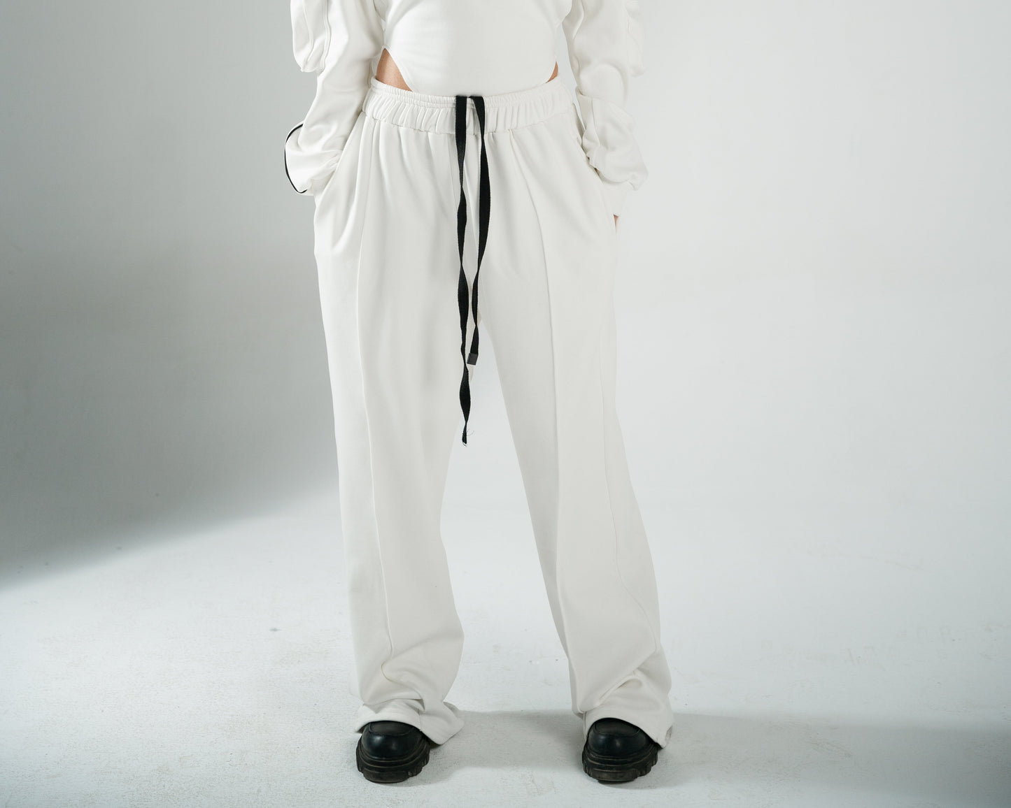 WHITE COTTON SWEATPANTS WITH FUR-LINED INTERIOR