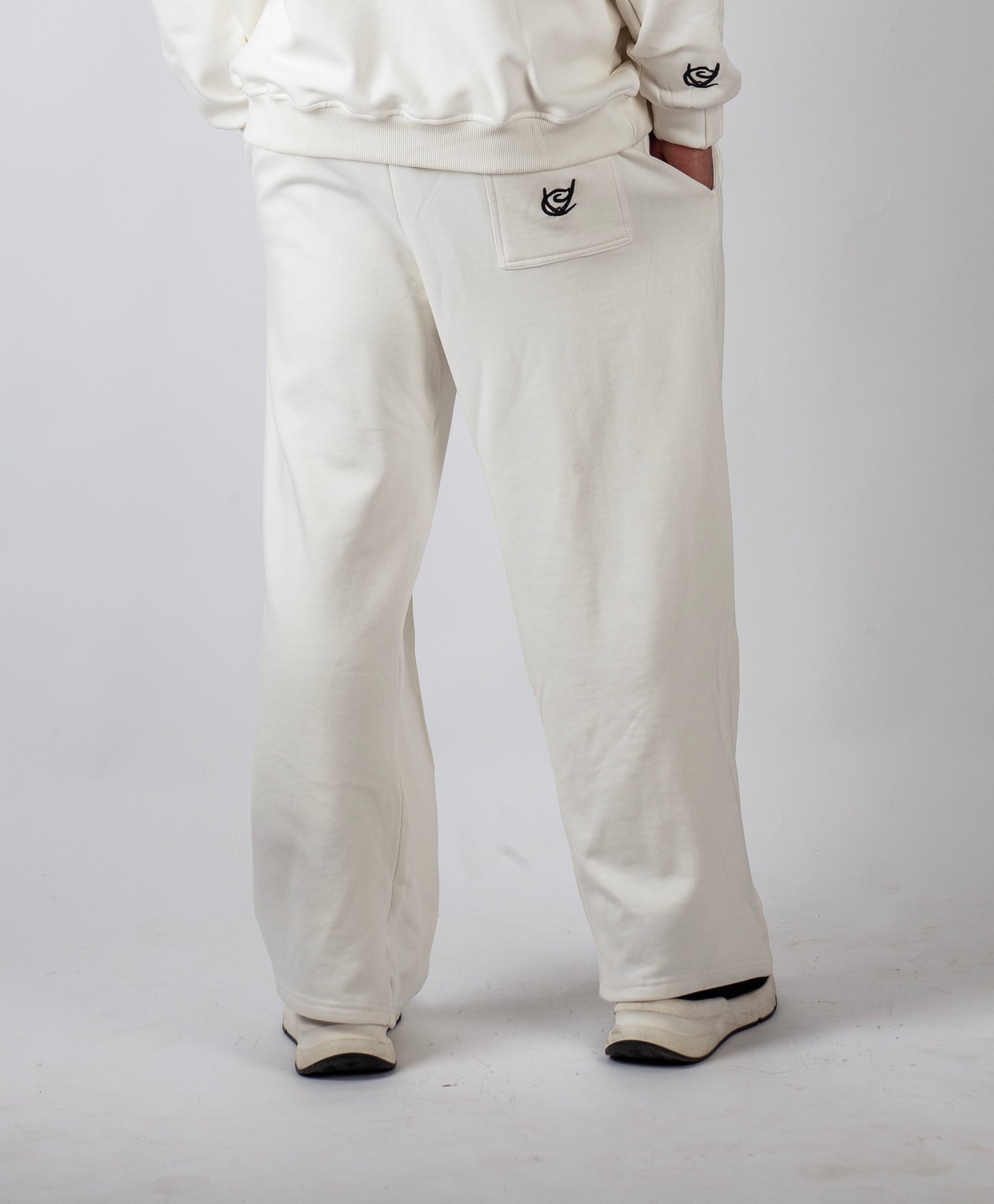WHITE COTTON SWEATPANTS WITH FUR-LINED INTERIOR