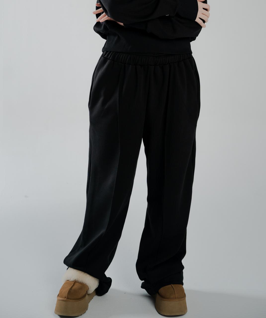 BLACK COTTON SWEATPANTS WITH FUR-LINED INTERIOR