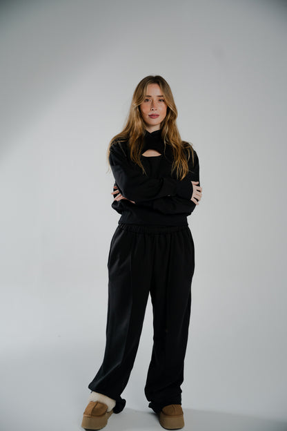 CROPPED BLACK HOODIE WITH FRONT KEYHOLE